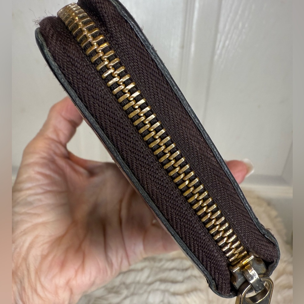 LOUIS VUITTON MONOGRAM VERNIS ZIPPY WALLET - Picture 8 of 16